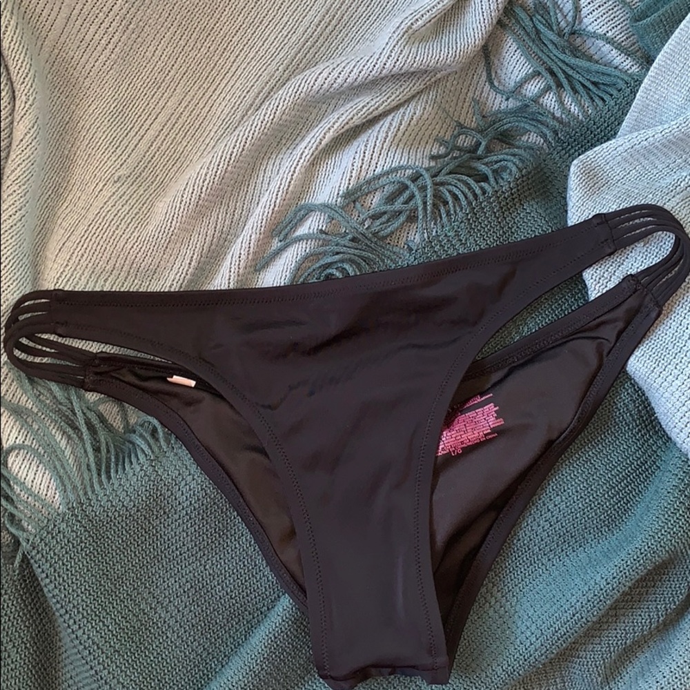 VS super strappy itsy bottoms